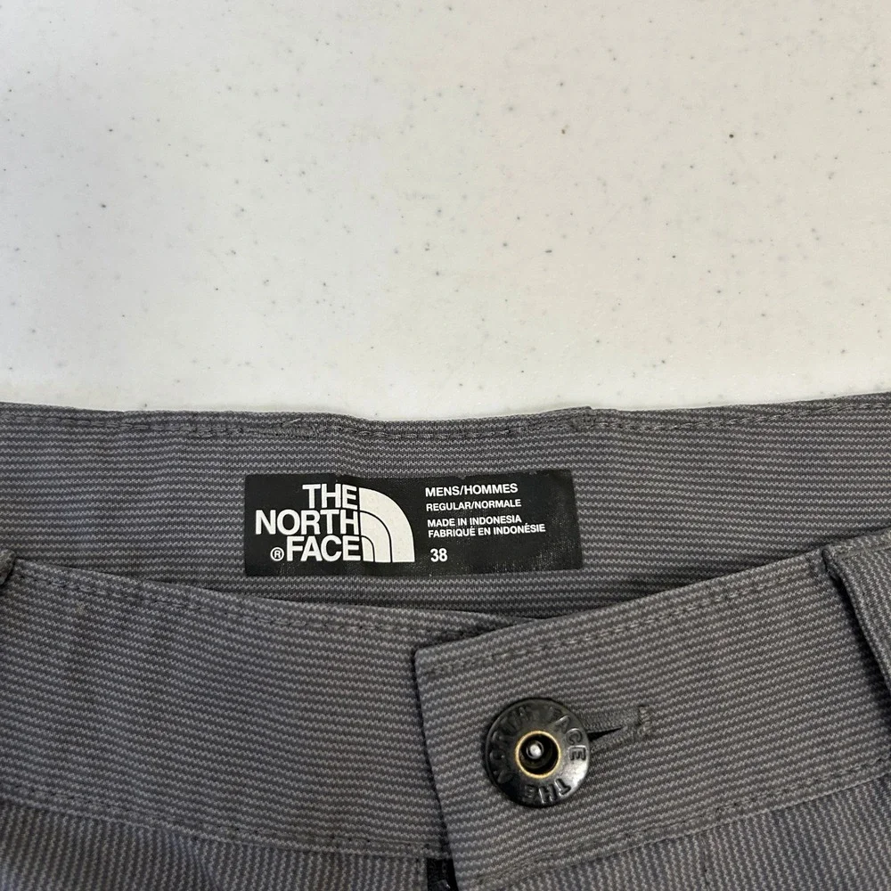 The North Face Mens Gray Micro Stripe Flat Front Hiking Shorts Size 38
